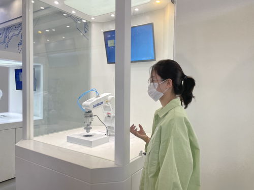 我們一同走過的這些年 京津冀協同發展網絡大V線下走訪活動走進新區企業，聚焦智能工業門